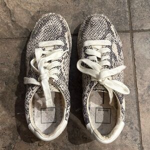 Dolce Vita Madox sneaker Stone Snake Print size 6